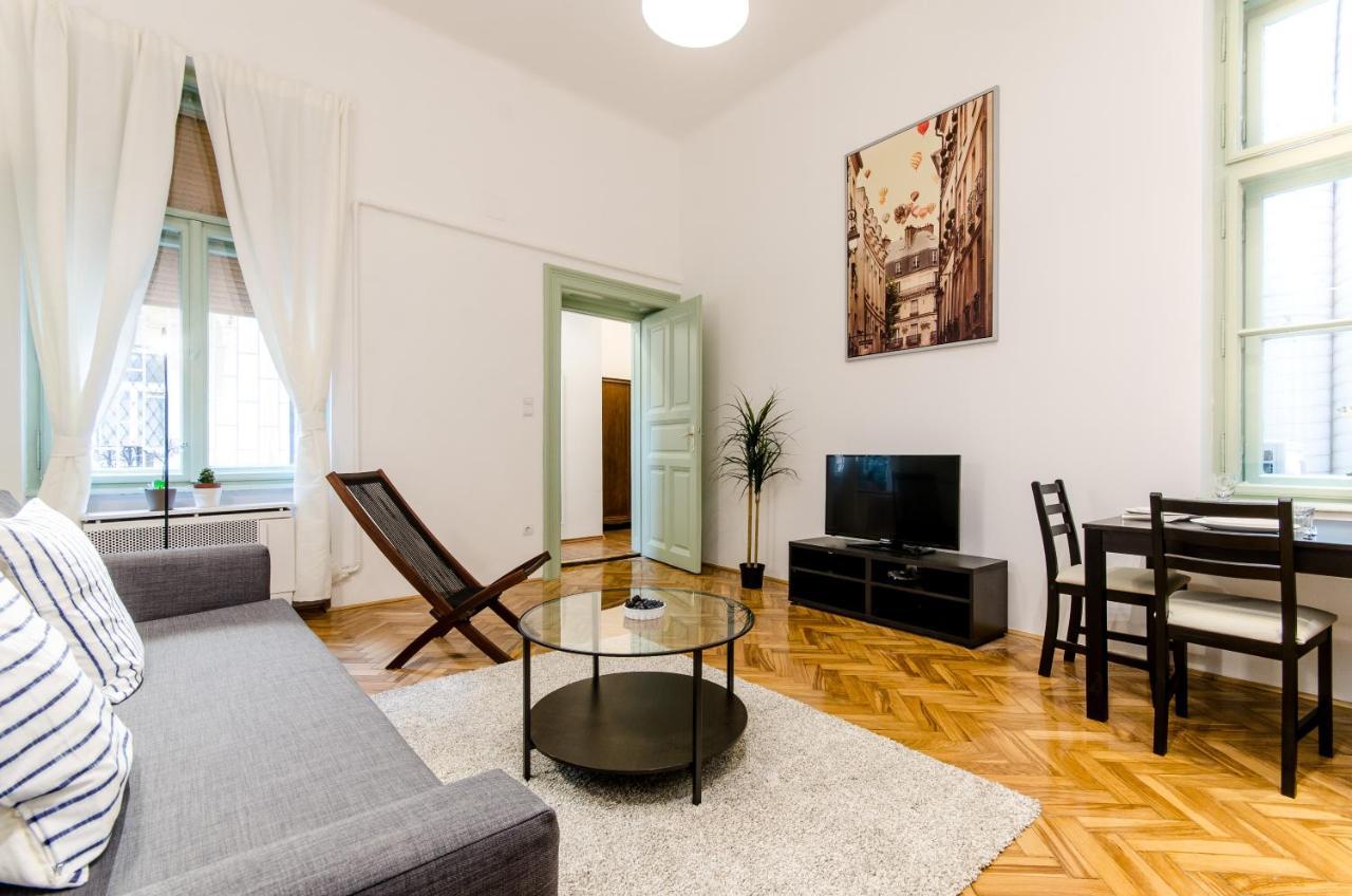 B63 2 Bedroom Apartment In Heart Of City Budapest Luaran gambar