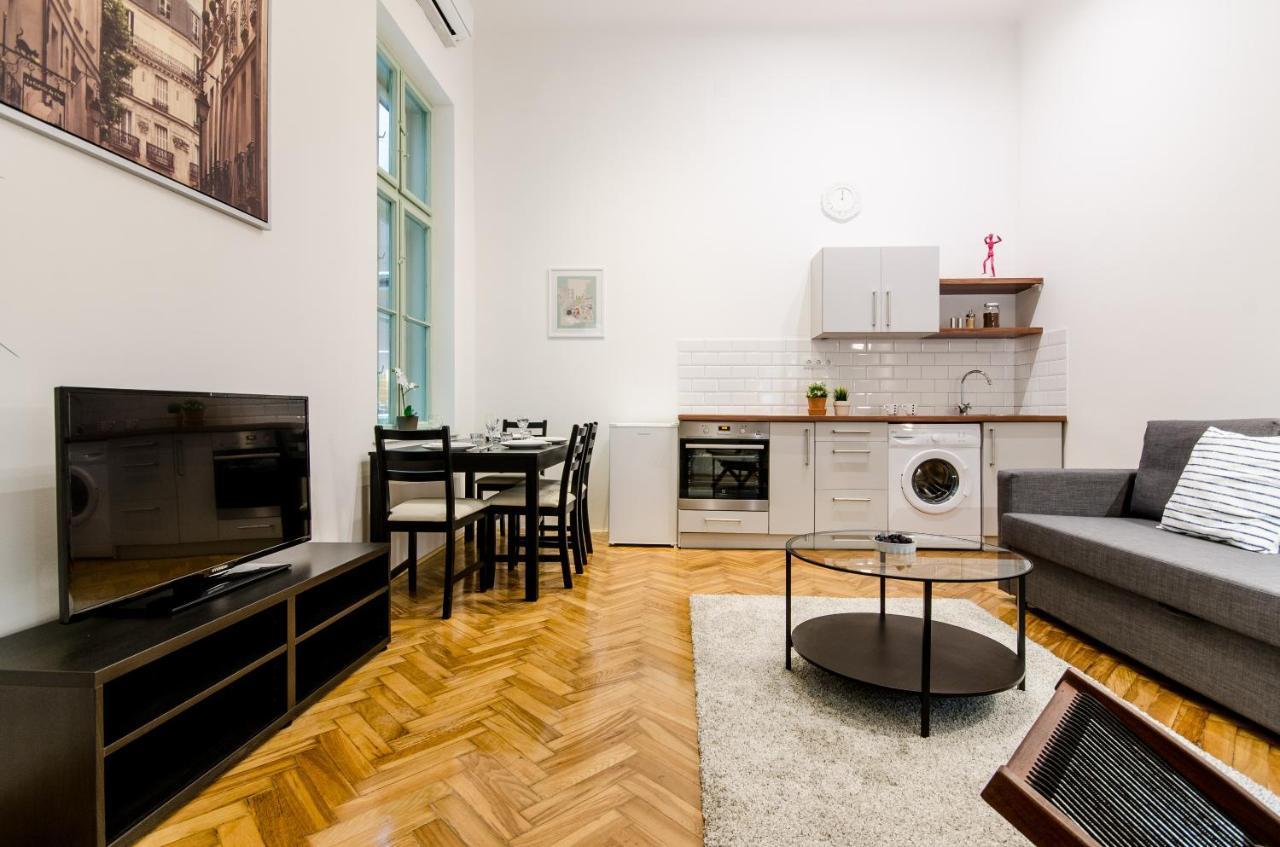 B63 2 Bedroom Apartment In Heart Of City Budapest Luaran gambar