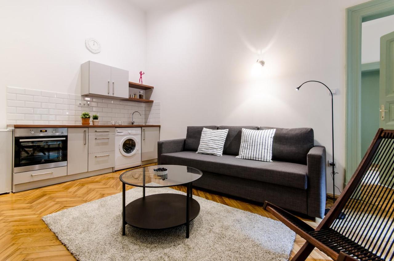 B63 2 Bedroom Apartment In Heart Of City Budapest Luaran gambar