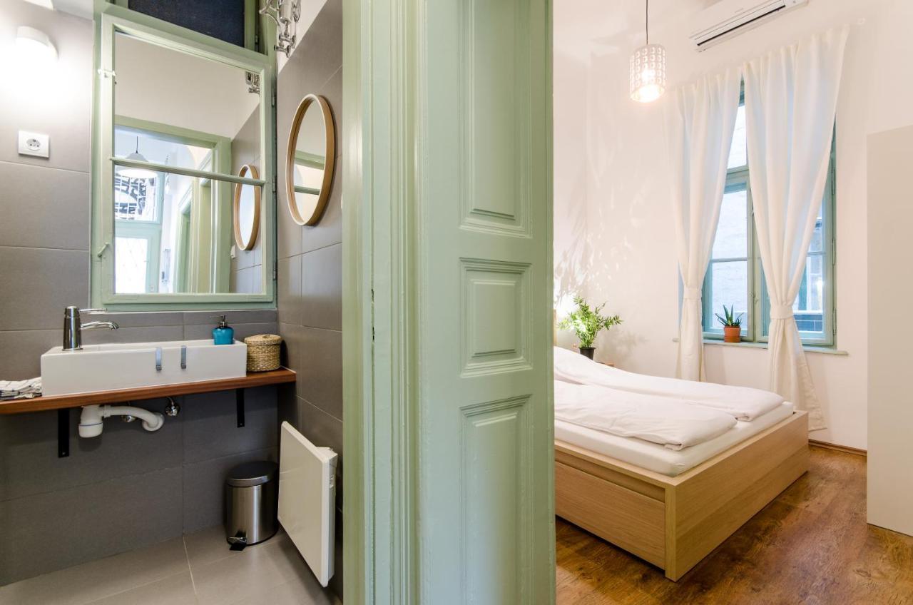 B63 2 Bedroom Apartment In Heart Of City Budapest Luaran gambar