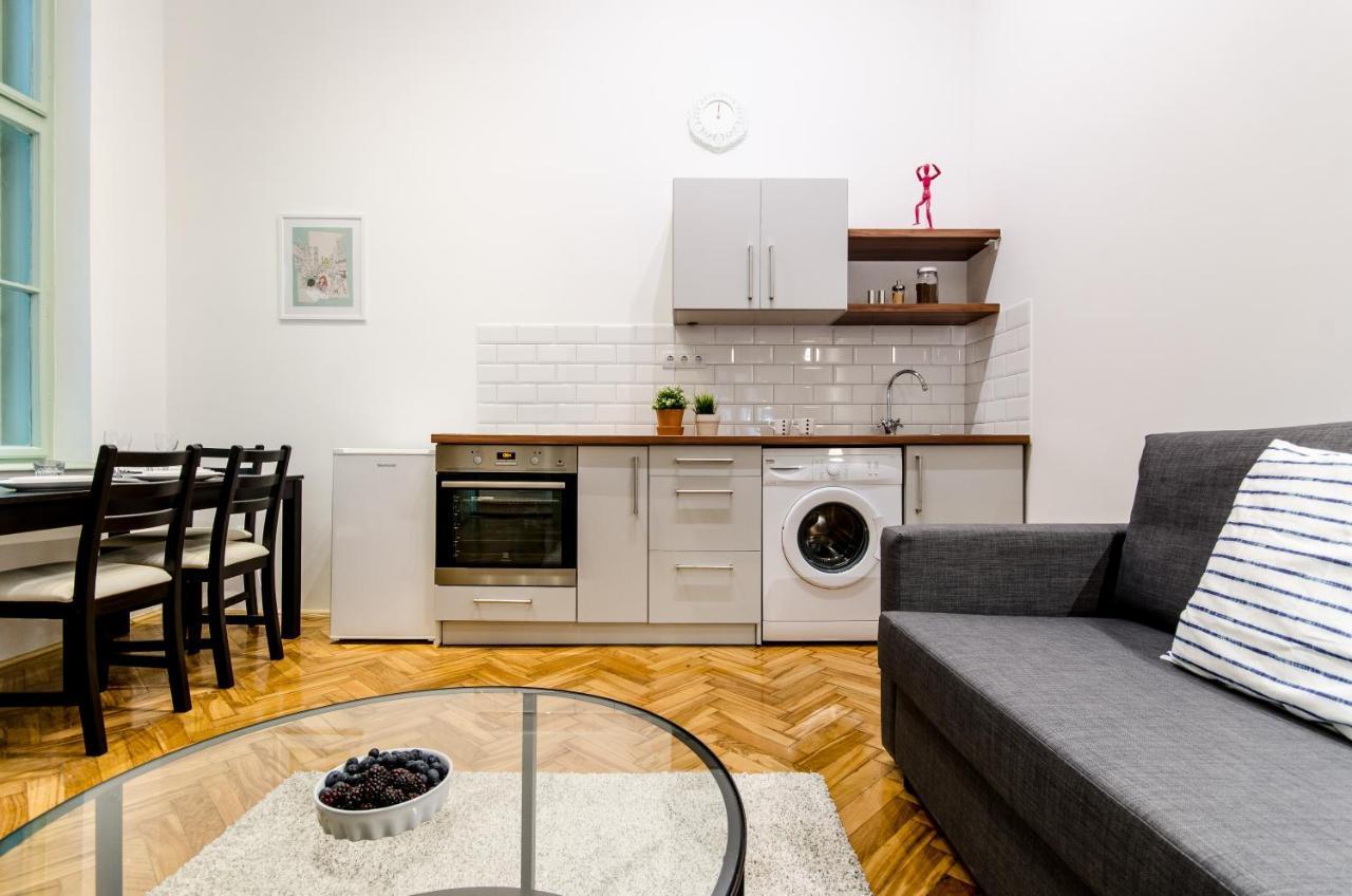 B63 2 Bedroom Apartment In Heart Of City Budapest Luaran gambar
