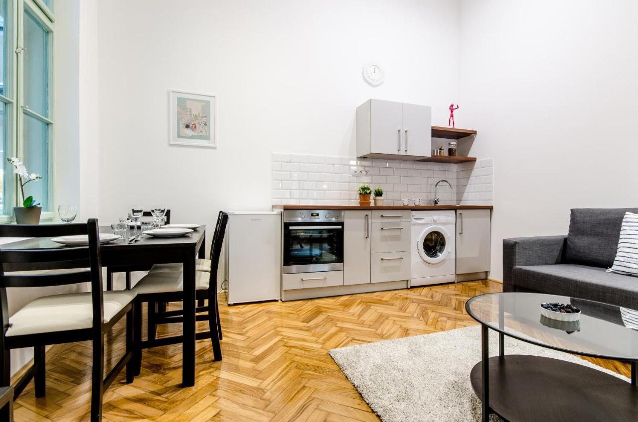 B63 2 Bedroom Apartment In Heart Of City Budapest Luaran gambar